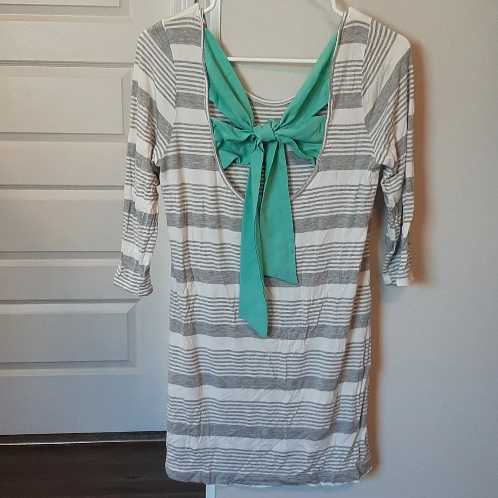 Eiffel Designs Mint Green Bow , Striped Gray and White Women's Top - Picture 3 of 7